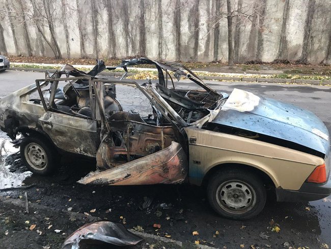 В центре Бердянска взорвался автомобиль: взрывной волной выбило стекла в домах 07