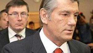 Ющенко обозвал Луценко бездарем - Луценко демонстративно покинул совещание