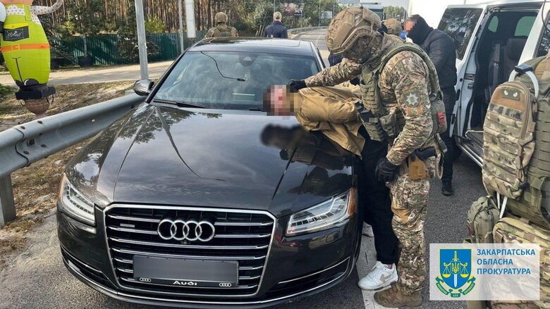 Чоловік ошукав матір загиблого військового на Закарпатті