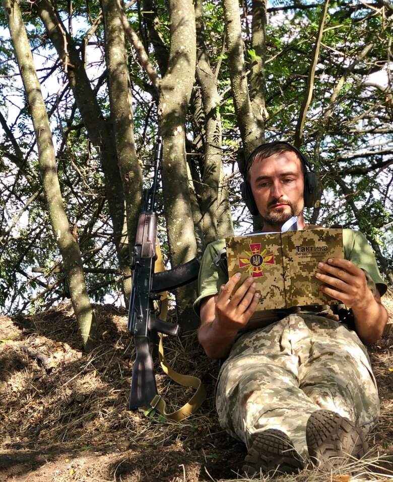 Стрілець Юрій Самсон: Коли люди розуміють, що батальйон може повернутися в напрямку Херсона, мотивація підвищується. Всі хочуть звільняти Херсон 03