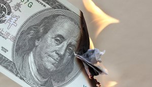 Нацбанк вперше за місяць збільшив продаж валюти для підтримки курсу гривні