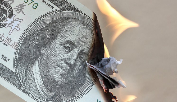 Нацбанк вперше за місяць збільшив продаж валюти для підтримки курсу гривні