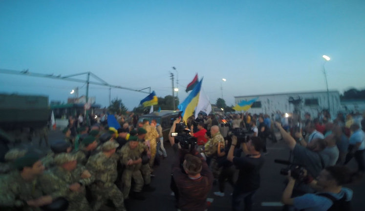 Сталося масове незаконне порушення державного кордону, - Держприкордонслужба про інцидент на ПП "Шегині". ВІДЕО