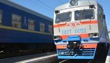 Разъяренные пассажиры, которые не смогли зайти в переполненную электричку во Львове, блокировали железнодорожные пути. ВИДЕО