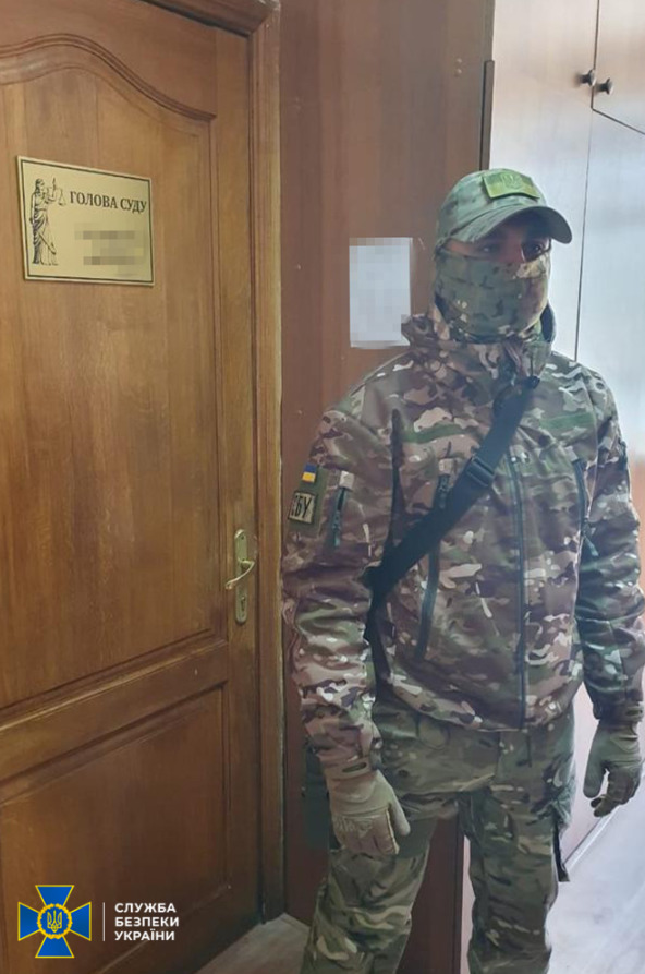 Голова Полтавського райсуду працювала на ФСБ РФ та зливала дані про захисників Маріуполя, - СБУ 02