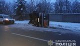 Маршрутный автобус с 30 пассажирами перевернулся вблизи села Плюты под Киевом, восемь пострадавших доставлены в больницу, - полиция. ФОТО