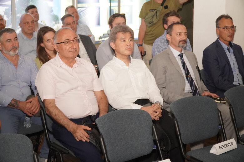 Военная разведка показала военным атташе фильм об освобождении острова Змеиный 04