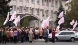 Многотысячный митинг в Луганске потребовал наказать "убийц в погонах"