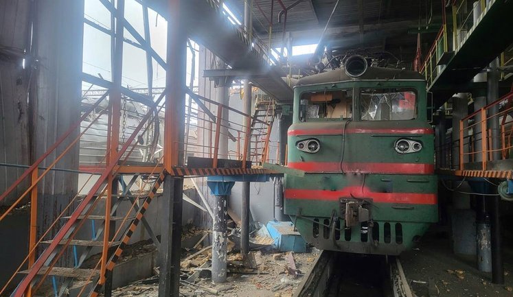 Occupiers struck railway and port infrastructure: no casualties. PHOTOS