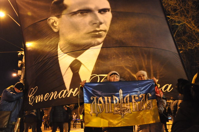 День народження Бандери в Києві відзначили смолоскипною ходою 01