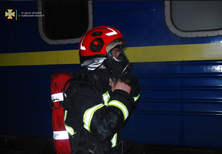 Вагон поезда Киев-Ужгород загорелся на вокзале Львова, - ГСЧС 02