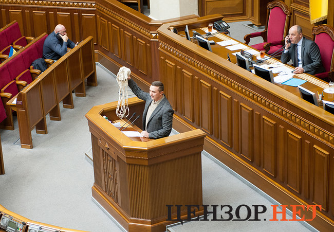 Демонстрація Кодолою парашута від бомби, що вибухнула в Ічні, книги Шишмана і Фукуями, - день роботи Ради 7 листопада 02