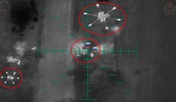 стая дронов уничтожает оккупантов