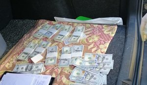Затримано шахраїв, які обіцяли за $220 тис. "призначення" керівником ГУ Нацполіції Київщини. Один з аферистів представлявся майбутнім "главою МВС", - Офіс Генпрокурора. ВІДЕО+ФОТОрепортаж