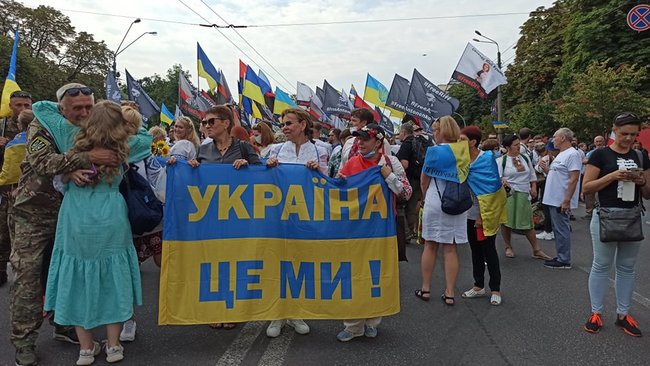 Хода ветеранів 2020: справа Шеремета, дощ та жіноча коробочка 08