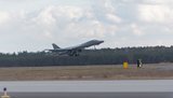 Стратегічний бомбардувальник США B-1B Lancer вперше приземлився в Польщі