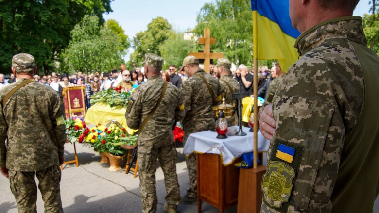 У Полтаві попрощалися із трьома воїнами, які загинули, захищаючи Україну 05