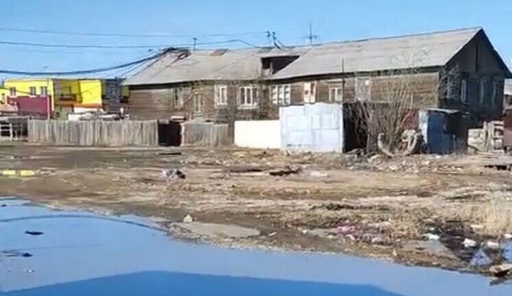 Россиянка снимает свои бараки: "Другие страны бомбим, спасаем. А нас в принципе и бомбить не надо. Грусть, тоска". ВИДЕО