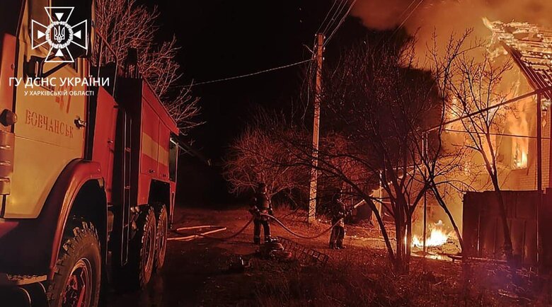Ворог обстріляв Вовчанськ, горіли будинки 02