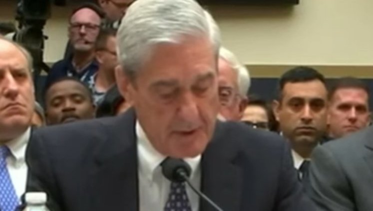 Трампу можно будет предъявить обвинение, когда он покинет пост президента США, - Мюллер. ВИДЕО