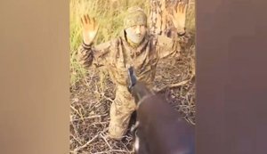 Бійці 63-ї ОМБр полонили окупанта: "Я не стрелял. Я жрачку искал. Я не хавал уже шесть дней". ВIДЕО