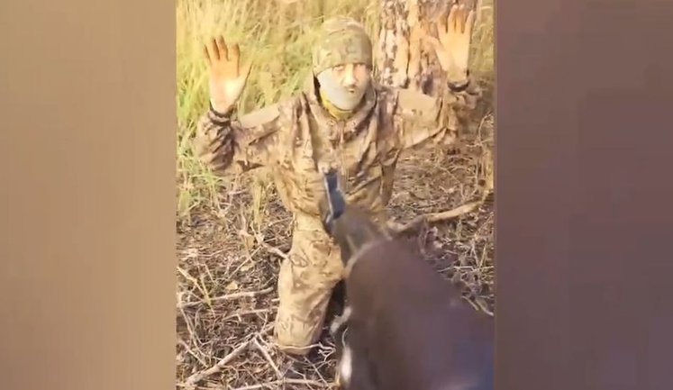 Бійці 63-ї ОМБр полонили окупанта: "Я не стрелял. Я жрачку искал. Я не хавал уже шесть дней". ВIДЕО