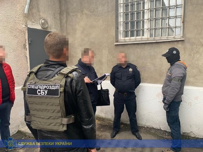 Руководители подразделения Нацполиции и пограничных отрядов задержаны за вымогательство денег с подчиненных, - СБУ 01