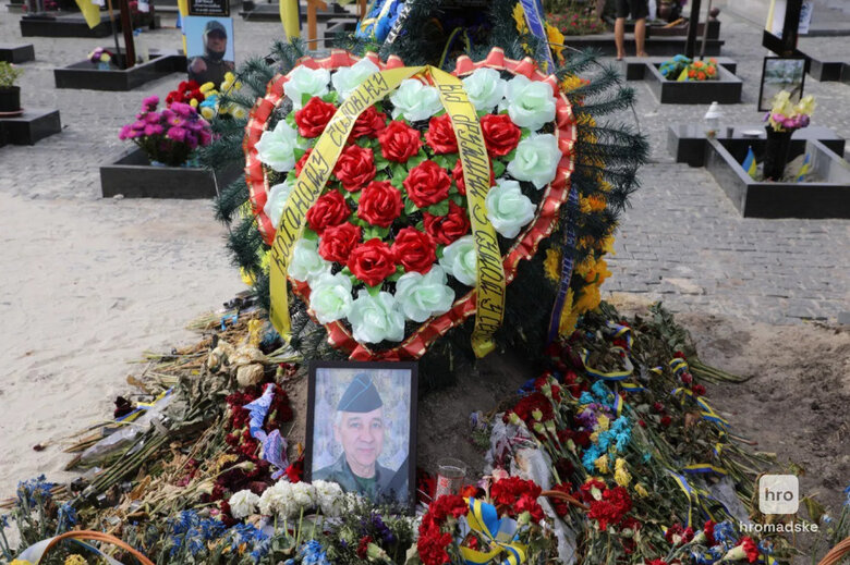 Не літав 21 рік, але через війну повернувся. Дуже хотів опанувати американські F-16: пам’яті льотчика В’ячеслава Мінки, який загинув у авіатрощі на Житомирщині 02