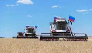США знімають з Росії санкції для торгівлі краденим українським зерном