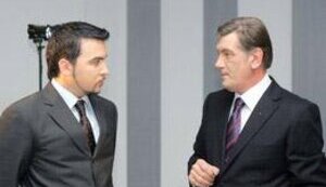 Ющенко: с курсом доллара и гривни шутки плохи