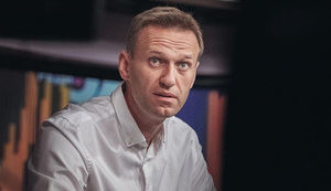 "Навальний проти Путіна": чи варто Україні та українцям звертати увагу?