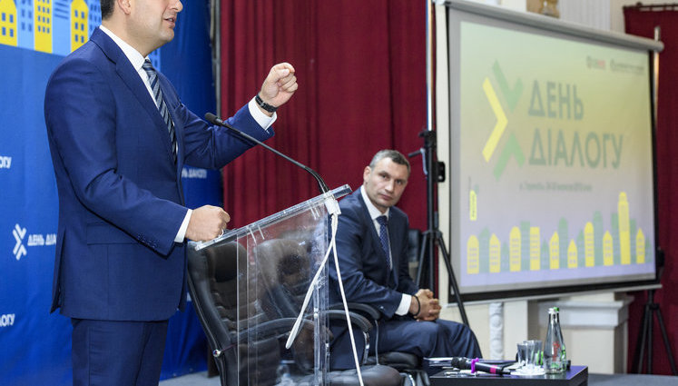 Fiscal Service to be tasked to start checking developers for tax evasion, PM Hroisman says