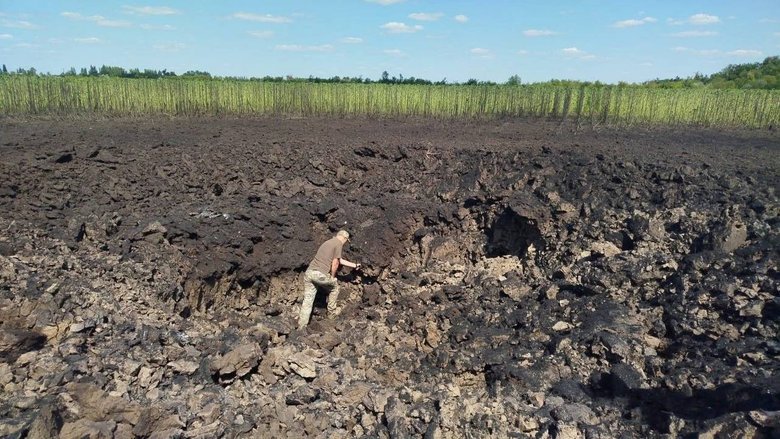 Последствия удара баллистической ракеты производства КНДР вблизи Кривого Рога