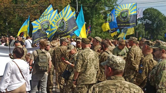 Учасники Маршу захисників України збираються в парку ім.Шевченка 07