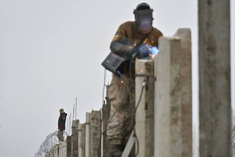 In north of Ukraine, wall is being built on border with Belarus, - PO 02