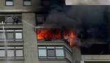Висотний будинок поруч із посольством США горить у Києві, загинула людина. ВІДЕО+ФОТОрепортаж