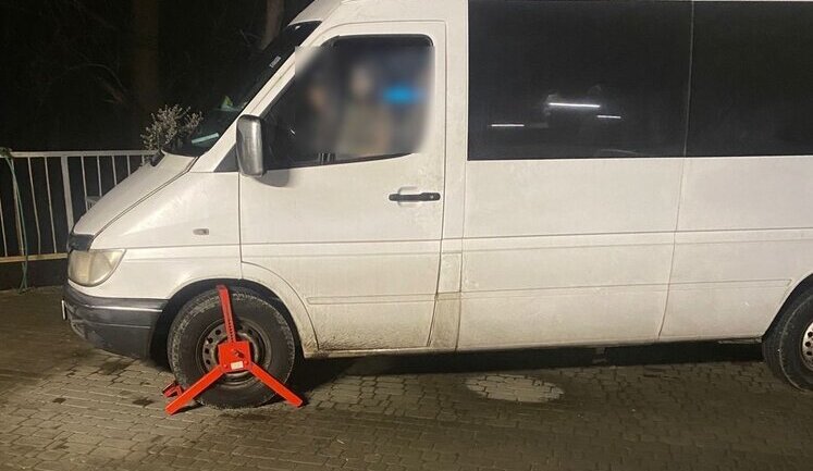 Driver detained for bribe to smuggle passenger with false documents on mother’s disability abroad - SBGS. PHOTOS