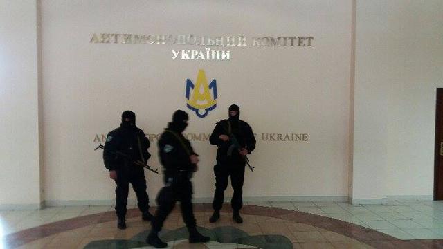 АМКУ намагається частково відновити роботу, але обшуки тривають 02
