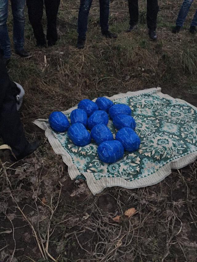 СБУ на Ривненщине изъяла почти 35 кг янтаря у трех скупщиков. ФОТО ...
