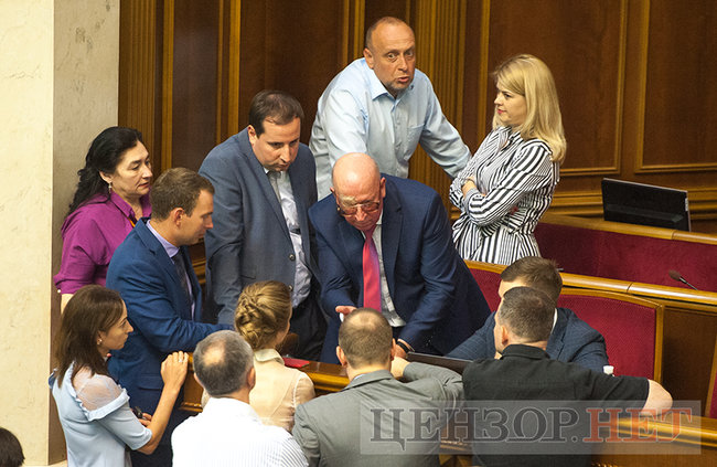 Эмоциональное совещание БПП, объятия Биловола и Безбаха и спор Таруты о богатых и бедных странах, - рабочий день в Раде 12 июля 17