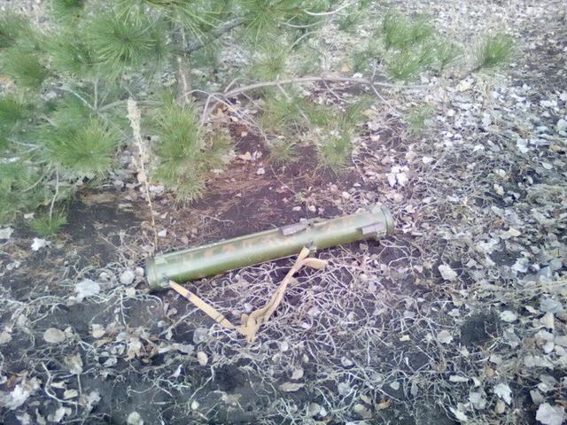 SBU seizes Russian flamethrower Shmel dropped by retreating militants 02 SBU seizes Russian flamethrower Shmel dropped by retreating militants 02