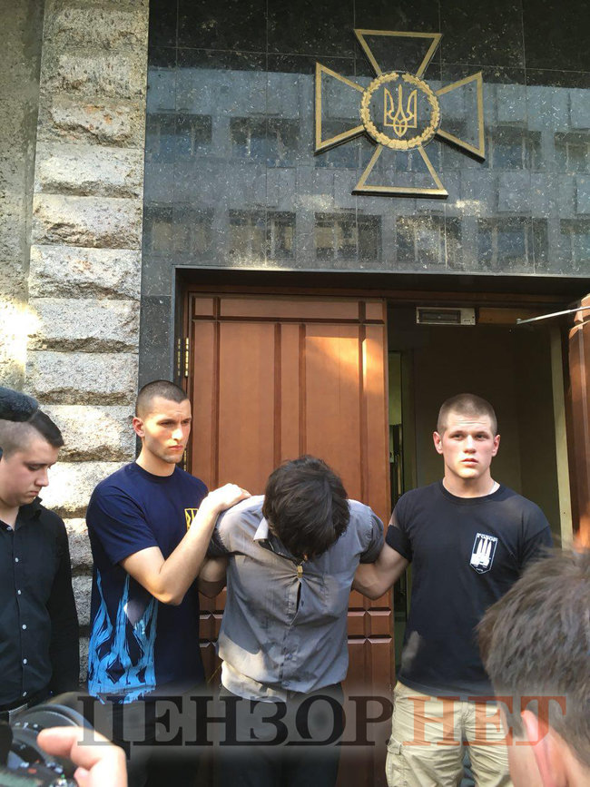 Робітник монастиря: активісти передали СБУ бразильського найманця ДНР Лусваргі 05