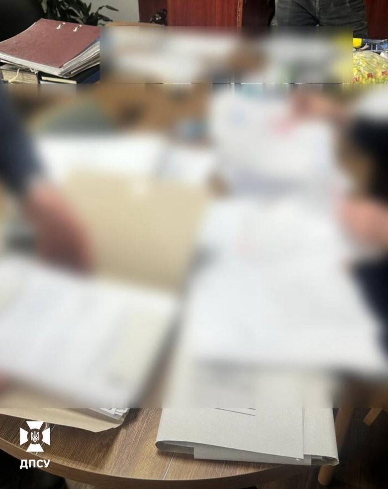 Чиновник организовал схему поддельных медицинских документов для выезда мужчин за границу