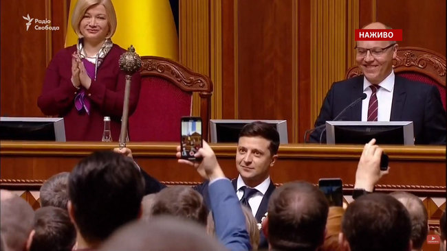 Зеленский принял присягу президента 03