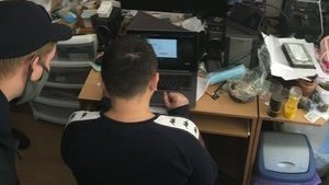Правоохранители разоблачили преступную группу, которая "заработала" около 10 млн грн на выпуске и обмене запрещенных электронных денег, - полиция. ФОТОрепортаж
