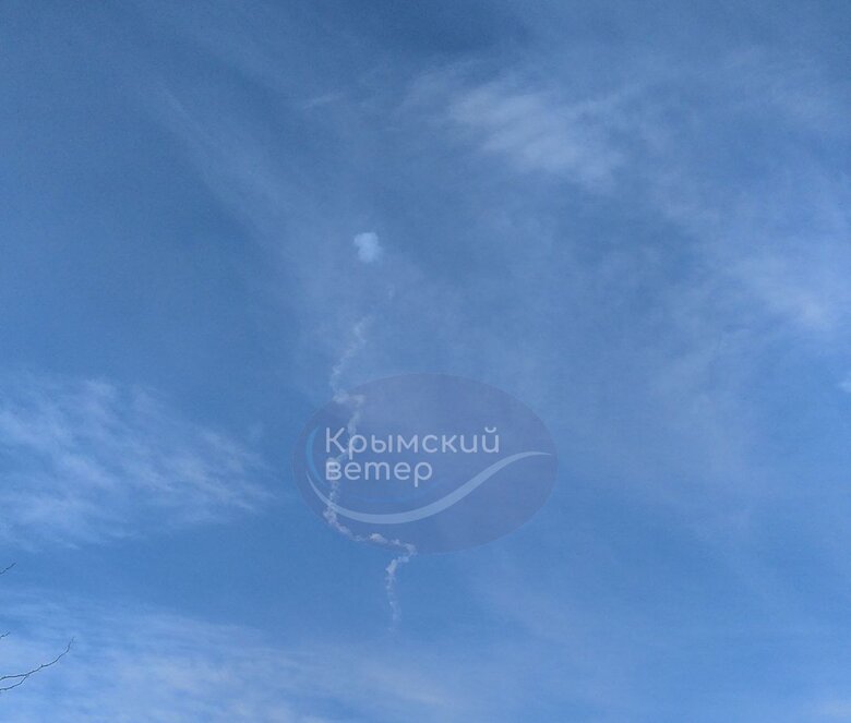 В окупованому Криму знову лунають вибухи, - соцмережі 02