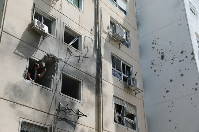 Ракетні обстріли і вуличні заворушення: кадри з Ізраїлю 20