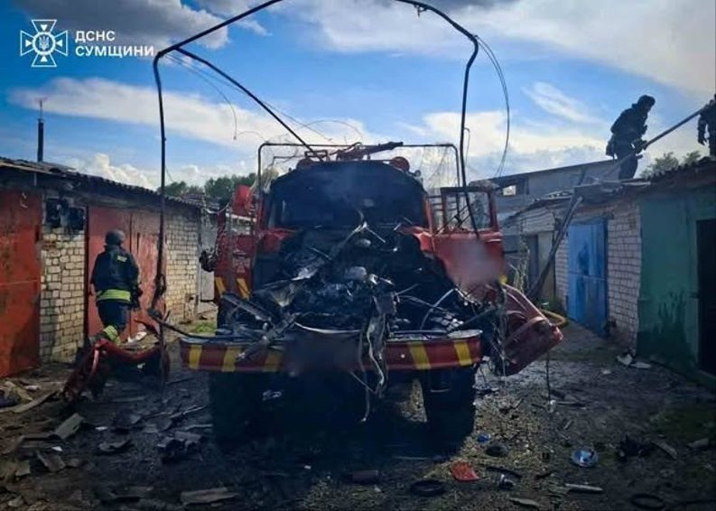 Наслідки обстрілу пожежної частини у Сумській області