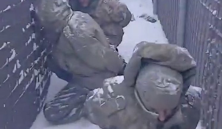 Поповнення обмінного фонду: українські воїни взяли у полон 6 окупантів. ВIДЕО