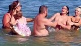 "Я тобі ще раз кажу, х#й смердючий: ти - віруючий!" - в Одесі на Ланжероні відбувся релігійний диспут із купанням і бійкою. ВІДЕО